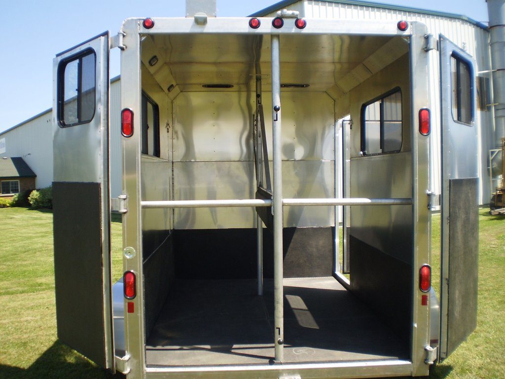 2 Horse Doyle Bumper Pull with Tack Room