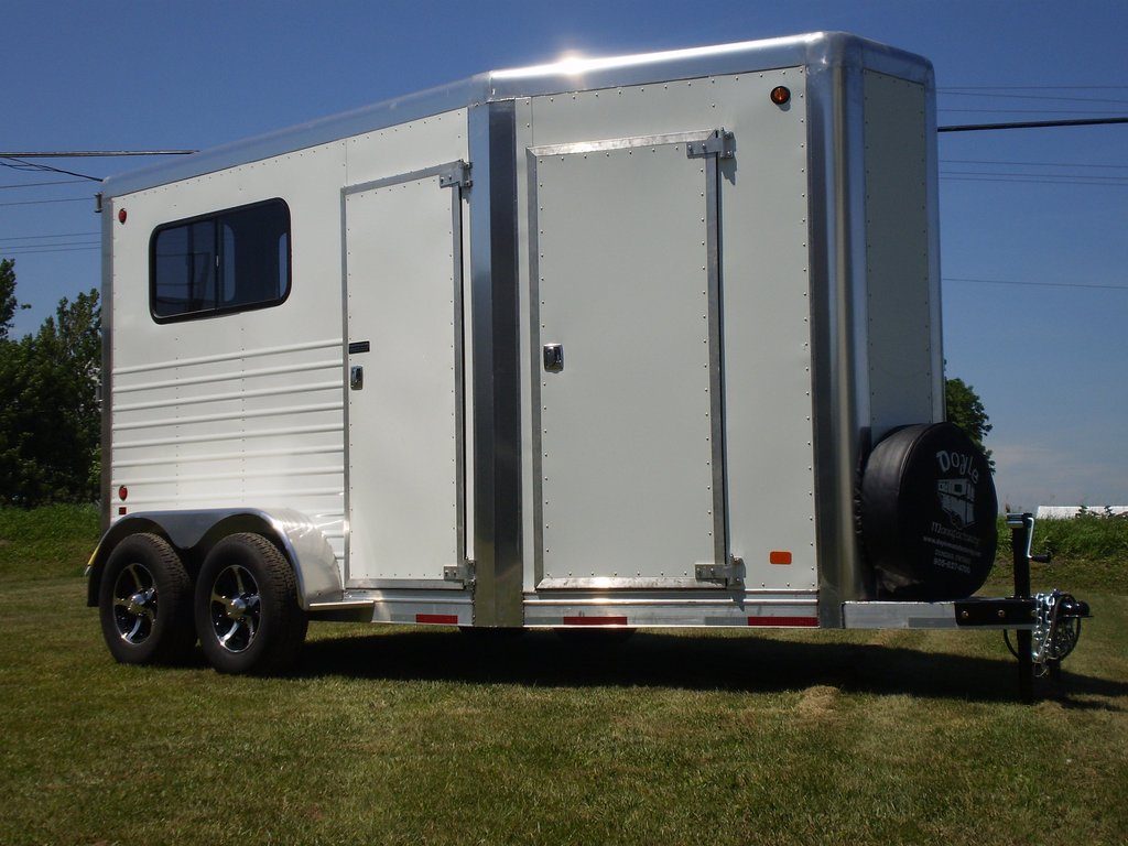 2 Horse Bumper Pull with Front Door