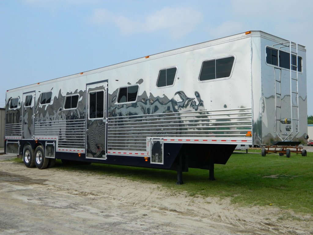 Extruded Aluminium Top Rail 15 Horse Trailer