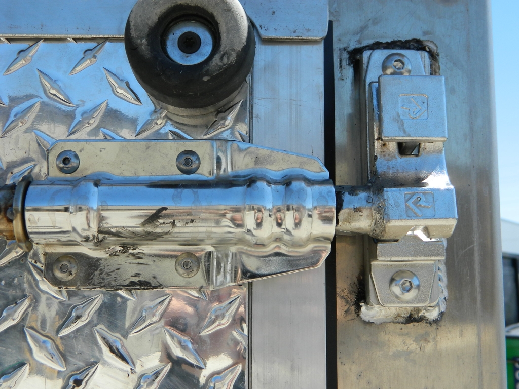 Aluminum 3 Horse Slant with Roof Rack - DoyleManufacturing.com